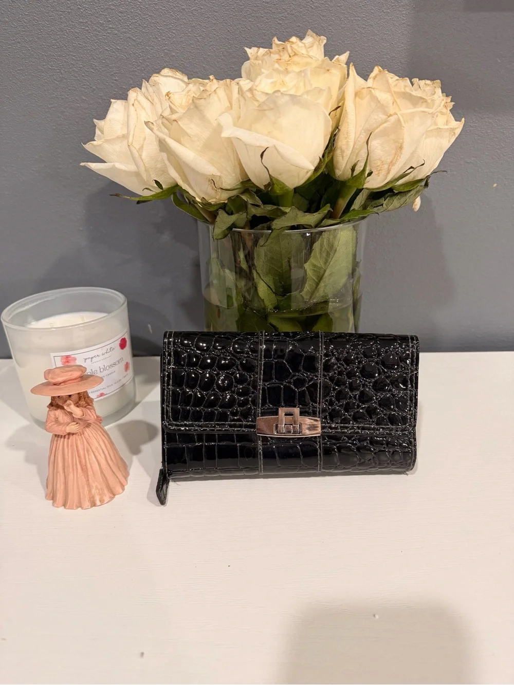 Black Croc-Embossed Women's Wallet - Elegant Clasp Closure
